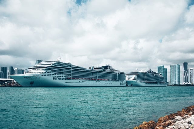 Norwegian Cruise Line shares buy